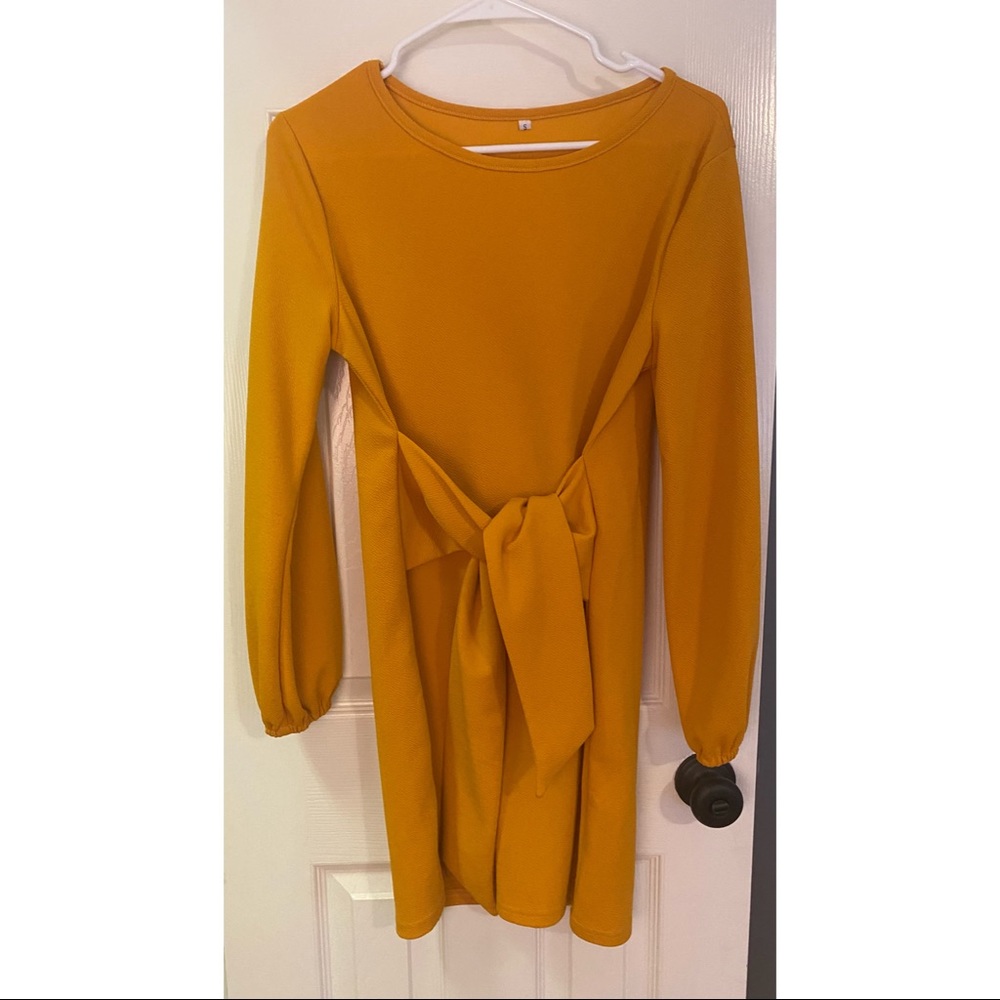 Long sleeve dress with tie